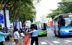 Hành khách lúng túng do di dời trạm xe bus Bến Thành