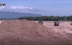 Quảng Nam: Người dân khốn khổ vì xe chở cát