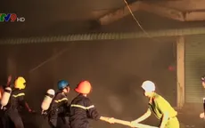 Cháy chợ tại Cà Mau, nhiều quầy hàng bị thiêu rụi