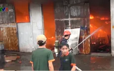 Cháy lớn công ty gỗ ở Bình Dương, thiệt hại hàng trăm triệu đồng