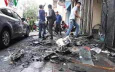 Cháy biển quảng cáo, cả phố náo loạn