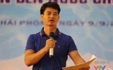 Các bé hào hứng tập bơi cùng nghệ sĩ Xuân Bắc