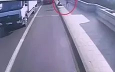 Clip đẩy phụ nữ xuống đường xe bus đang chạy gây phẫn nộ