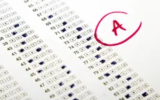 Cho vay điểm số để học sinh bớt... áp lực