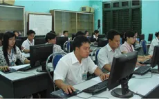 TP.HCM xem xét cấm công chức mặc quần jeans, áo thun trong giờ làm việc