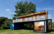 Khách sạn độc đáo được "hô biến" từ ba chiếc container