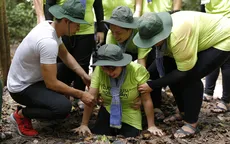 Thí sinh Bước nhảy ngàn cân khổ sở vì không chui lọt địa đạo Củ Chi