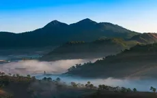 Vẻ đẹp sương sớm núi Lang Biang