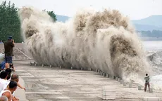 Người dân Trung Quốc đổ xô thử cảm giác mạnh bên kè chắn sóng
