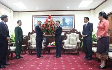 Lãnh đạo Việt Nam gửi lẵng hoa, điện mừng tới Lãnh đạo cấp cao Lào