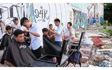 Cửa hàng cắt tóc giá... 0 đồng
