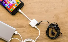 Apple bán adapter cho phép vừa nghe nhạc vừa sạc cho iPhone 7/8