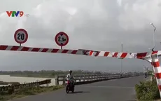 Nhiều hệ thống giao thông hư hỏng do bão số 12 chưa được khắc phục