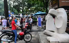Khó tìm nơi gửi xe vào đường sách, nhiều độc giả phải bỏ cuộc