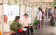Gần 4.000 người tham quan tàu đường sắt Cát Linh - Hà Đông