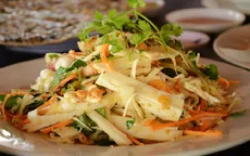 Độc lạ món gỏi củ hũ khóm (dứa)