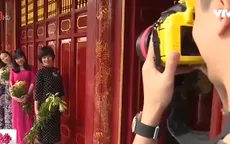 Niềm vui ngày cuối tuần trên phố đi bộ Hà Nội
