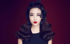 Hoa hậu Mỹ Linh khác lạ khi diện đồ đen từ đầu đến chân