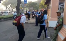 Học sinh THPT Lê Hồng Phong cúi chào bảo vệ gây “sốt”