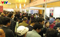 Hàng ngàn người chen chúc mua đồ Nhật Bản tại Hà Nội
