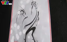 Ông đồ giới thiệu tranh gà bằng chữ "Tài, Lộc, Phát, 2017"
