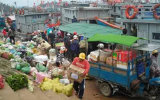 Đưa hàng Tết ra đảo Lý Sơn