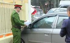 Mua bán trái phép giấy ra vào cơ quan, phù hiệu có thể bị phạt tù