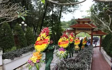 Đoàn Văn phòng Quốc hội dâng hương tại nghĩa trang liệt sỹ ngã ba Đồng Lộc