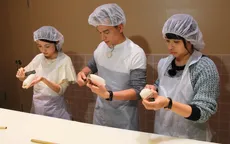 Bật mí những hình ảnh tự làm chả cá cực độc của MC Danh Tùng tại Nhật Bản