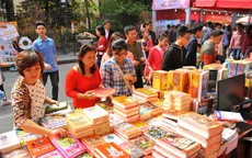 Phố sách Xuân Đinh Dậu tại Hà Nội thu trên 7 tỷ đồng