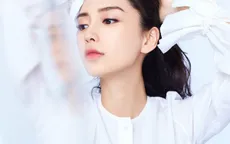 "Bà mẹ trẻ" Angelababy đẹp không "tì vết" trong ngày tái xuất