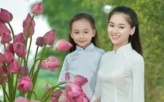 Giải nhiệt mùa hè với bộ ảnh hai chị em dạo đầm sen mát mẻ