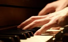 Xem 500 giờ tập đàn cô đọng trong 5 phút