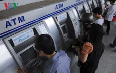 ATM, phòng giao dịch ngân hàng vẫn quá tải ngày cận Tết