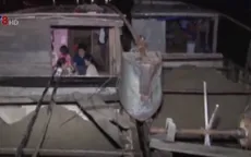 Bắt 3 thuyền khai thác cát trái phép trên sông Hương