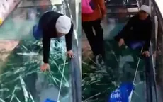 Sự thật sau đoạn video cầu kính bị rạn tại Trung Quốc