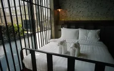 Trải nghiệm khách sạn nhà tù ở Bangkok