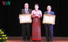Trao tặng Huân chương của Chủ tịch nước cho các cá nhân của CHDCND Lào
