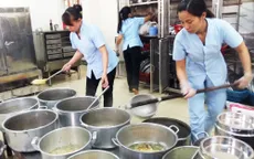 Cảnh báo ngộ độc vì muối dưa cà trong bình nhựa, dụng cụ inox