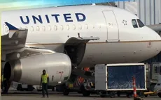 Lôi khách xuống máy bay, United Airlines bị chỉ trích dữ dội