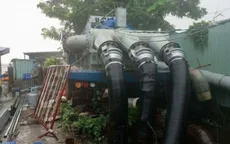 TP.HCM huy động 4 máy bơm chống ngập ở đường Nguyễn Hữu Cảnh