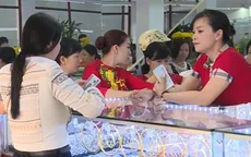 TP.HCM: Tấp nập người mua vàng ngày vía Thần Tài