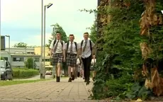 Anh: Nam sinh mặc váy phản đối quy định về đồng phục