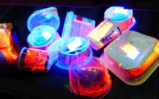 Anh: Đưa chất huỳnh quang vào nhãn plastic để tăng tỷ lệ tái chế