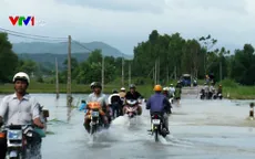 Đường ngập nước do mưa lớn, nguy cơ mất ATGT ở Phú Yên