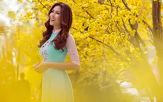 Hoa hậu biển Nguyễn Thị Loan duyên dáng khoe sắc bên mai vàng