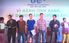 Tặng 100 bộ đèn sử dụng năng lượng mặt trời cho các hộ dân ở chợ nổi Cái Răng