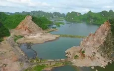 Nhiều núi đá ở vịnh Hạ Long bị đục đẽo nham nhở
