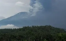 Indonesia: Hàng chục chuyến bay bị hủy do núi lửa Agung tiếp tục phun khói bụi