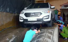 Ô tô 7 chỗ cán nam công nhân, kéo lê 50km